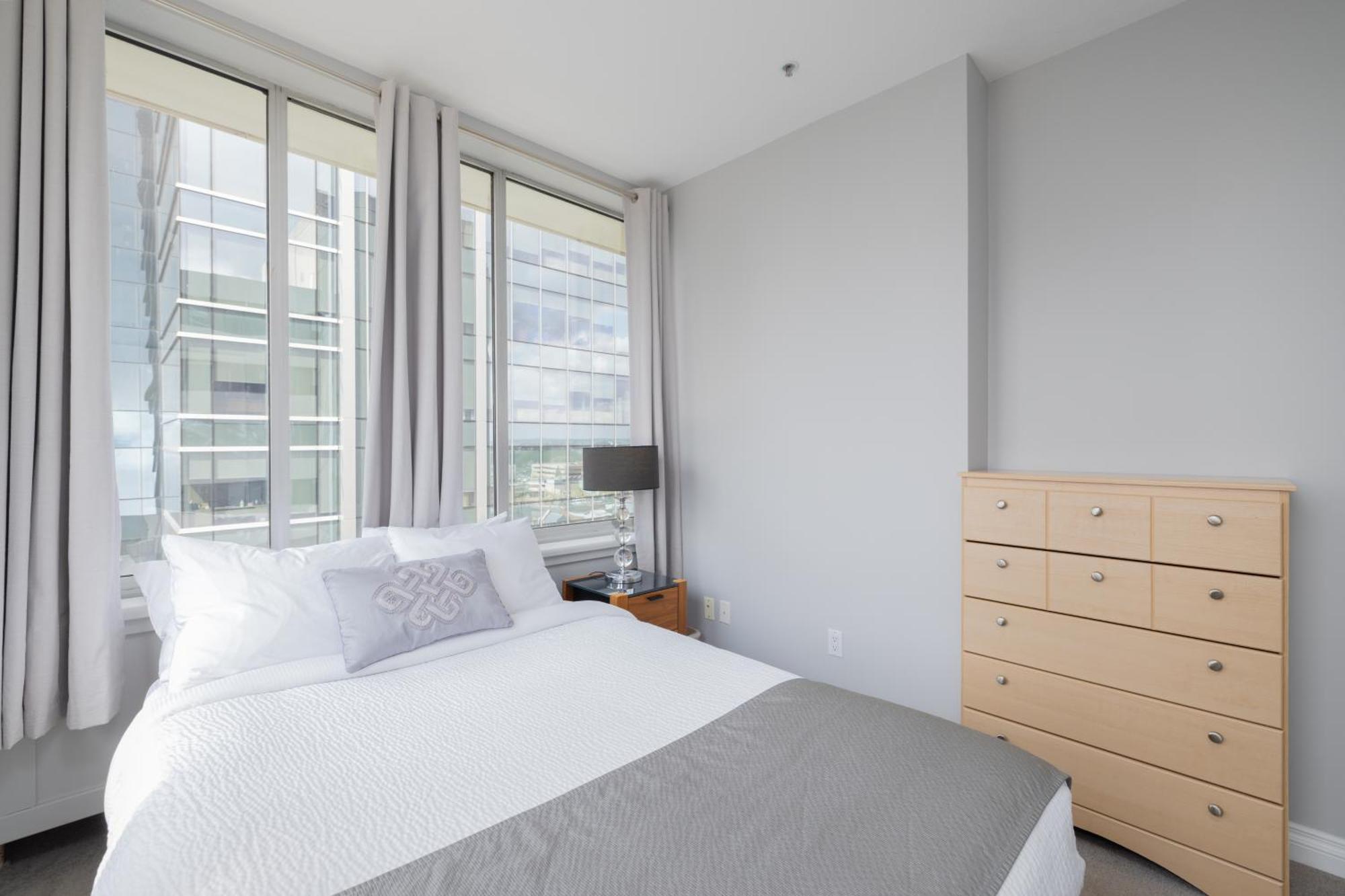 Obasa Suites @ The Hamilton Риджайна Екстериор снимка